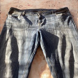 Roll cuff capri jeans